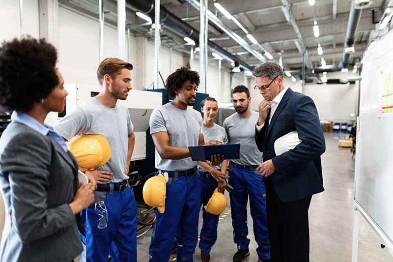 worker-meeting-factory